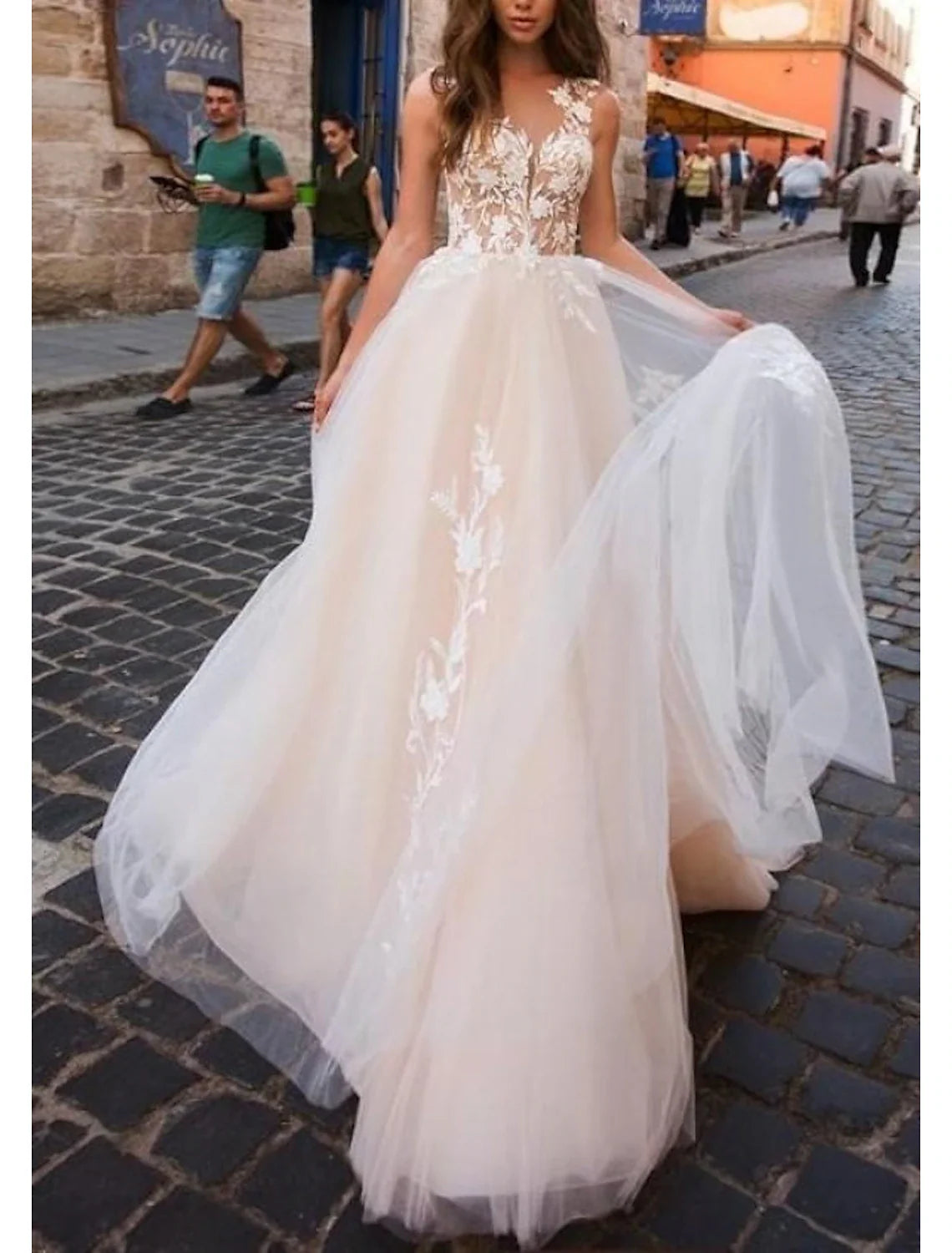 Beach Open Back Sexy Wedding Dresses A-Line V Neck Sleeveless Court Train Lace Bridal Gowns With Appliques Chic Wedding Gown