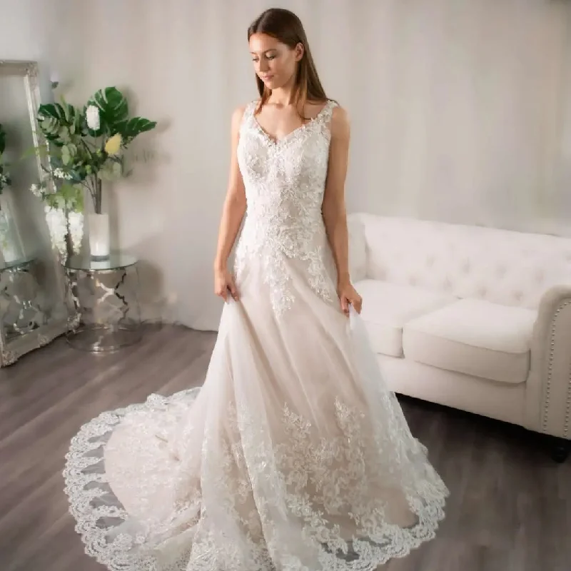 Sweet Blossom Seashell Lace Gown Sleeveless Bridal Gown